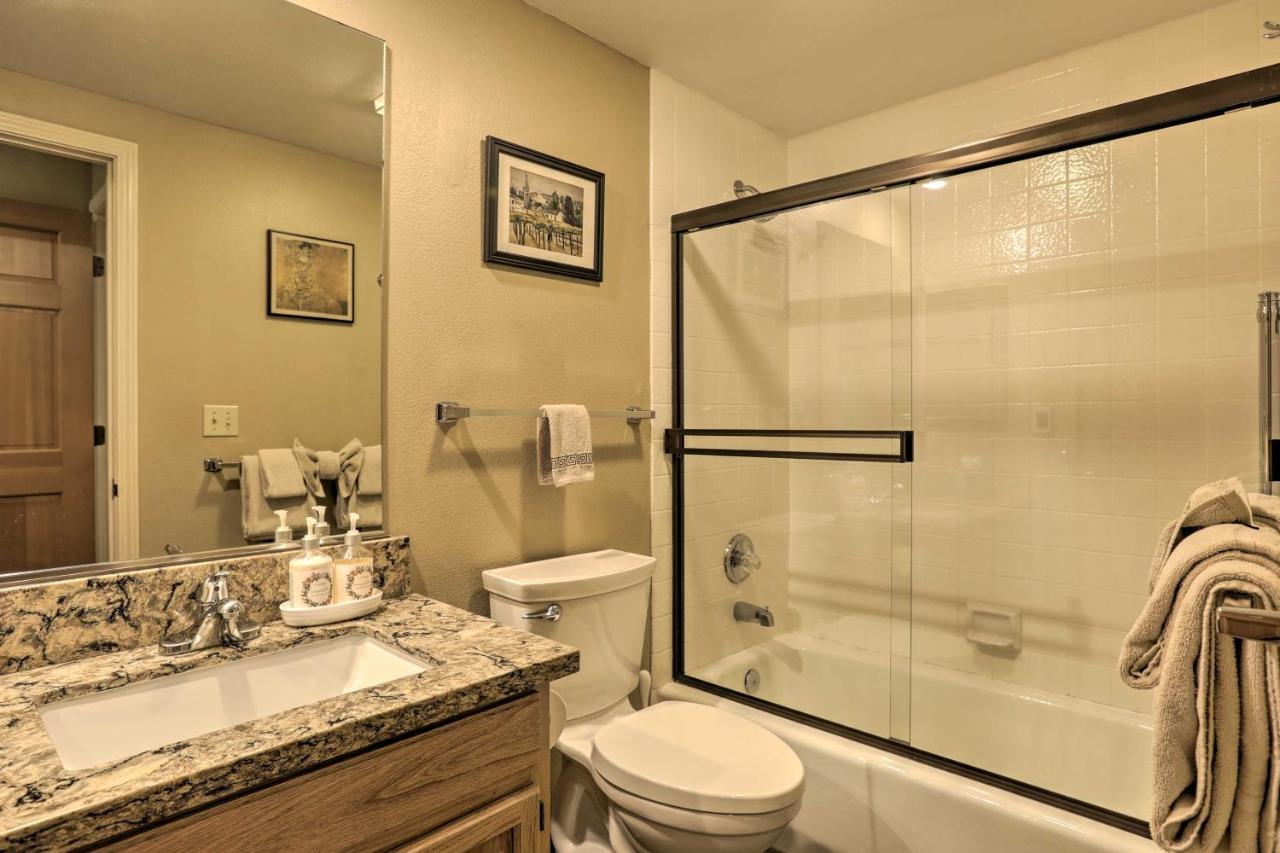 Corner-Unit Condo With Grill Walk To Lake Tahoe! 인크라인 빌리지 외부 사진