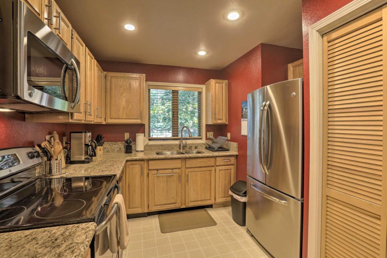 Corner-Unit Condo With Grill Walk To Lake Tahoe! 인크라인 빌리지 외부 사진